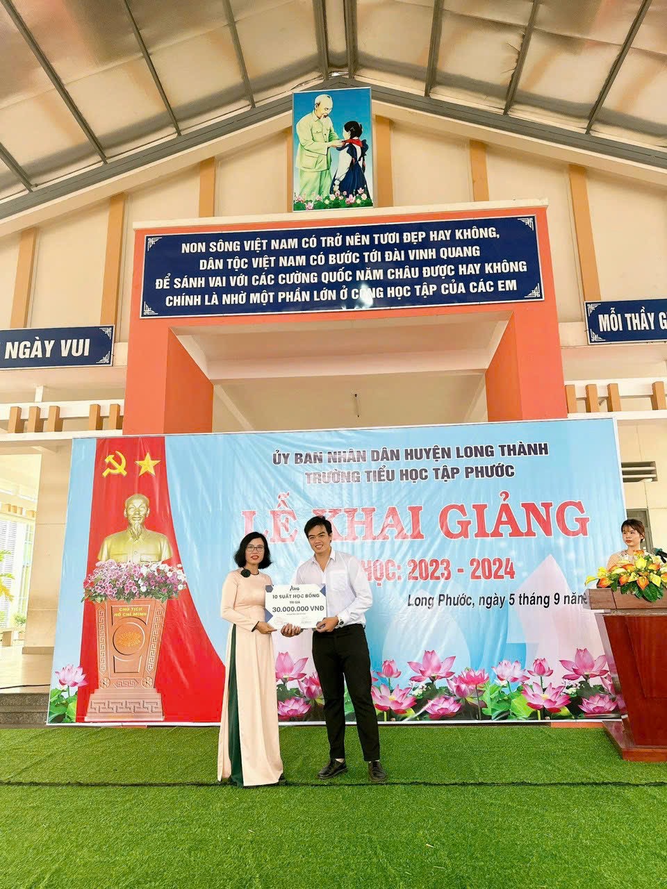 Kỷ niệm cùng Hiệu trưởng Tiểu học Tập Phước
